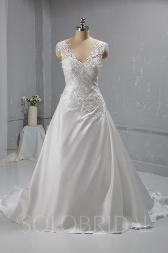 Ivory Bridal Satin Wedding Dress Classic Design Plus Size Wedding Gown 724A5084a